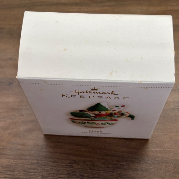 NIB Hallmark Keepsake HUGH THE MERRY BAKERS Ornament 2006 Christmas Elf NEW - Picture 5 of 7